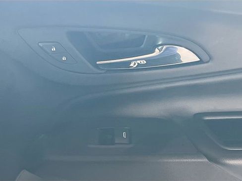 Used 2019 Chevrolet Equinox LT w/ Driver Convenience Package FWD image 32