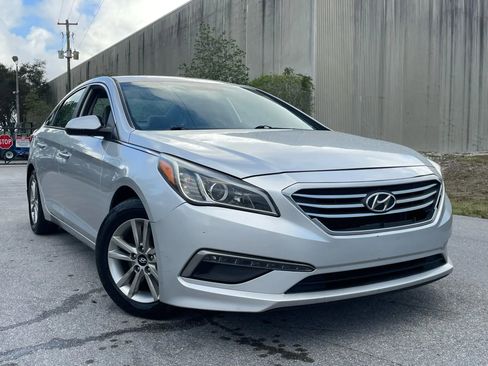Used 2015 Hyundai Sonata SE w/ Option Group 02 image 2