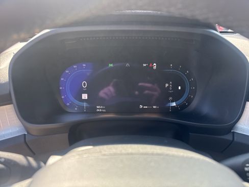 Used 2024 Volvo XC40 B5 Core image 20