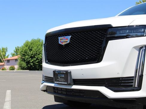 Used 2022 Cadillac Escalade ESV Sport Platinum AWD/4WD image 3