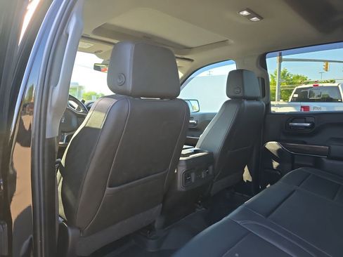 Used 2020 Chevrolet Silverado 1500 LT Trail Boss w/ Midnight Edition AWD/4WD image 18