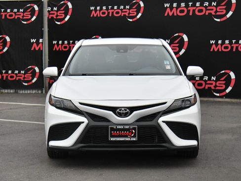 Used 2023 Toyota Camry SE image 2