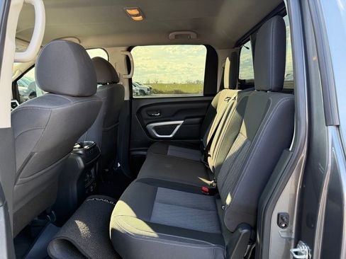 Used 2021 Nissan Titan SV w/ SV Convenience Package image 10