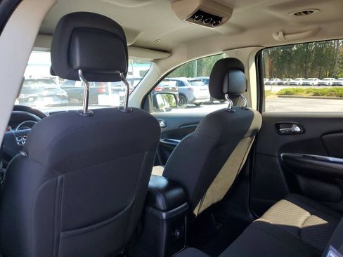 Used 2019 Dodge Journey SE w/ Connectivity Group FWD image 13