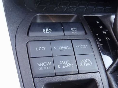 Used 2022 Toyota RAV4 XLE image 12