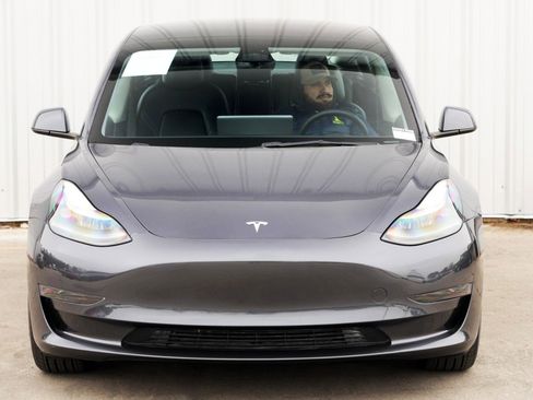 Used 2023 Tesla Model 3 Standard Range image 46