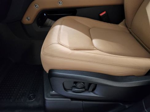 New 2026 Land Rover Defender 110 X-Dynamic SE image 24