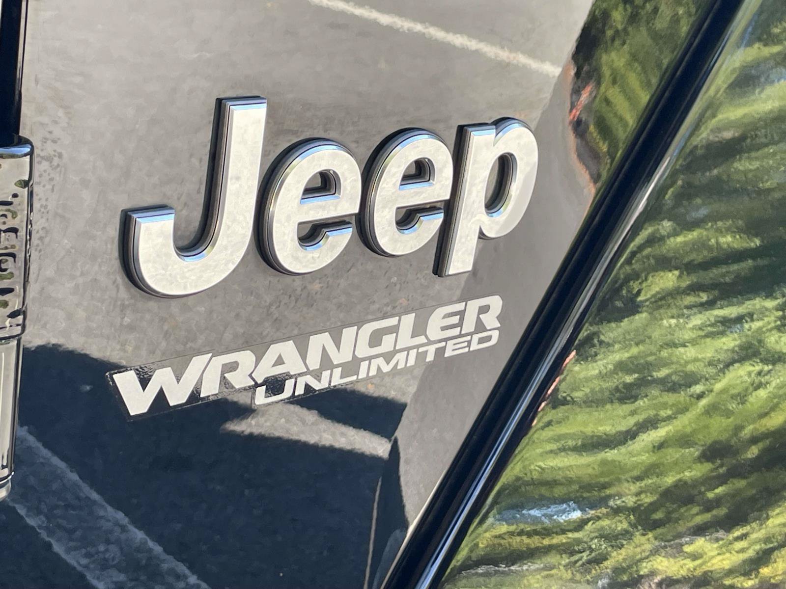 Used 2020 Jeep Wrangler Unlimited Sahara AWD/4WD image 8