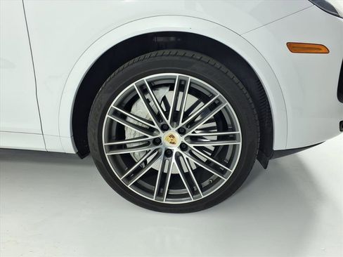 Used 2022 Porsche Cayenne Turbo image 7