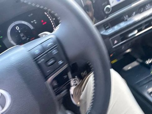 Used 2025 Toyota Camry SE w/ Convenience Package FWD image 15
