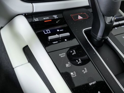 New 2026 Porsche Macan S image 18