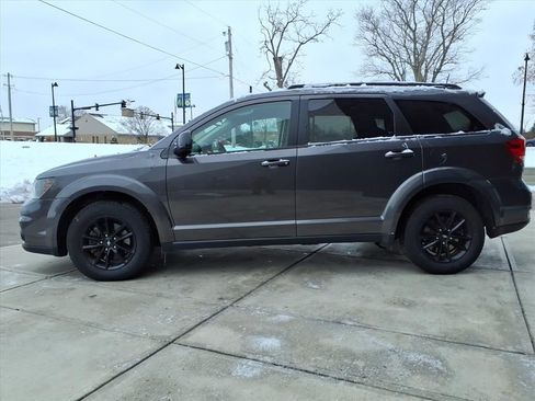 Used 2019 Dodge Journey SE image 4