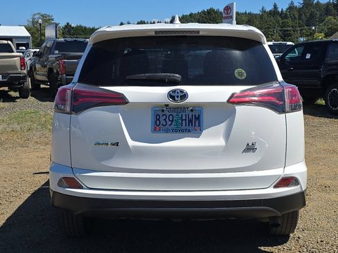 Used 2018 Toyota RAV4 LE w/ All Weather Liner Package AWD/4WD image 6