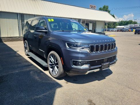 Used 2023 Jeep Wagoneer Series III w/ Premium Group I AWD/4WD image 5