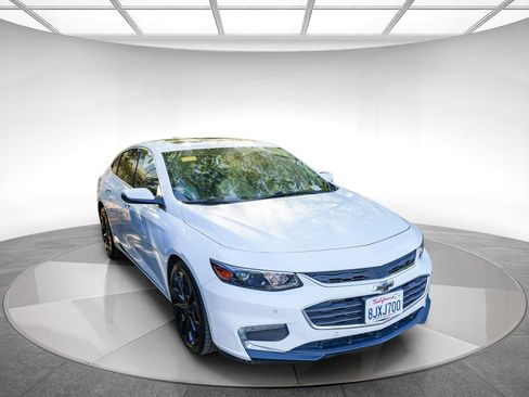 Used 2018 Chevrolet Malibu Premier w/ Premier Sun and Wheel Package FWD image 2