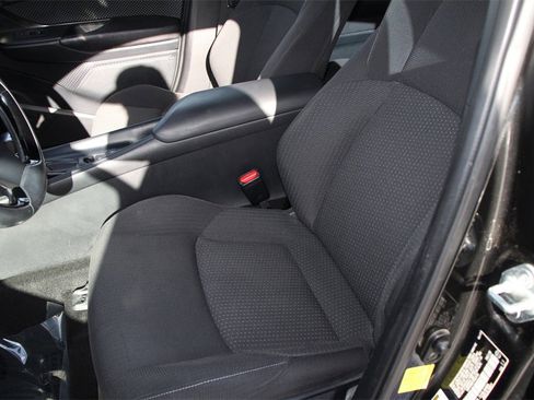 Used 2018 Toyota C-HR XLE image 23