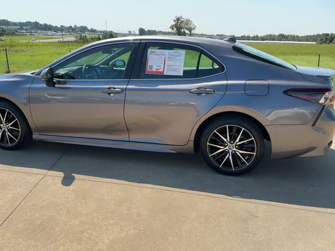 Used 2024 Toyota Camry SE image 6