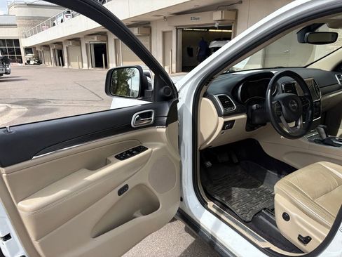 Used 2019 Jeep Grand Cherokee Limited AWD/4WD image 15