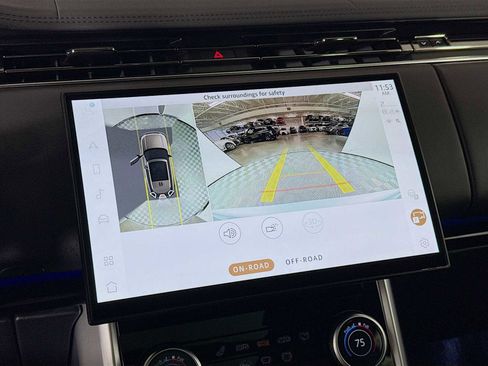 Used 2023 Land Rover Range Rover SE image 16