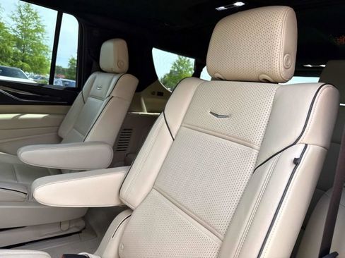 Used 2022 Cadillac Escalade ESV Premium Luxury AWD/4WD image 15