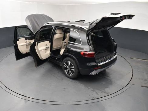 Used 2025 Mercedes-Benz GLB 250 4MATIC image 28