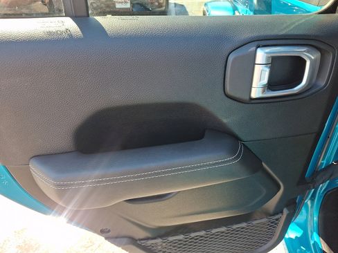 Used 2020 Jeep Wrangler Unlimited Sahara image 19