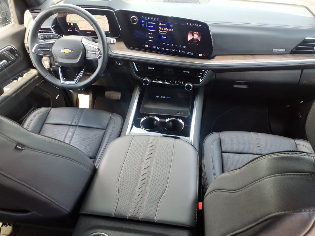 Used 2026 Chevrolet Suburban High Country AWD/4WD image 19
