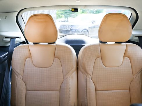 Used 2016 Volvo XC90 T6 Inscription w/ Vision Package AWD/4WD image 29