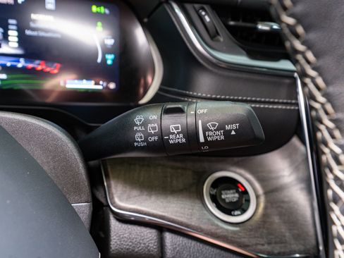 Used 2023 Jeep Grand Cherokee Overland w/ Advanced Protech Group III image 33