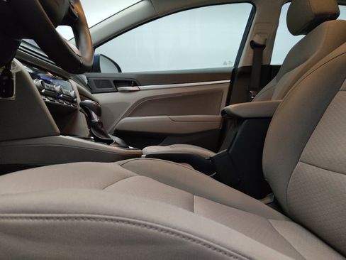 Used 2020 Hyundai Elantra SEL w/ Winter Weather Package FWD image 17