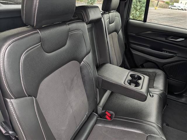Used 2024 Jeep Grand Cherokee Altitude AWD/4WD image 17