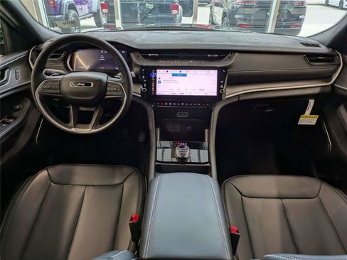 New 2026 Jeep Grand Cherokee Limited RWD image 16