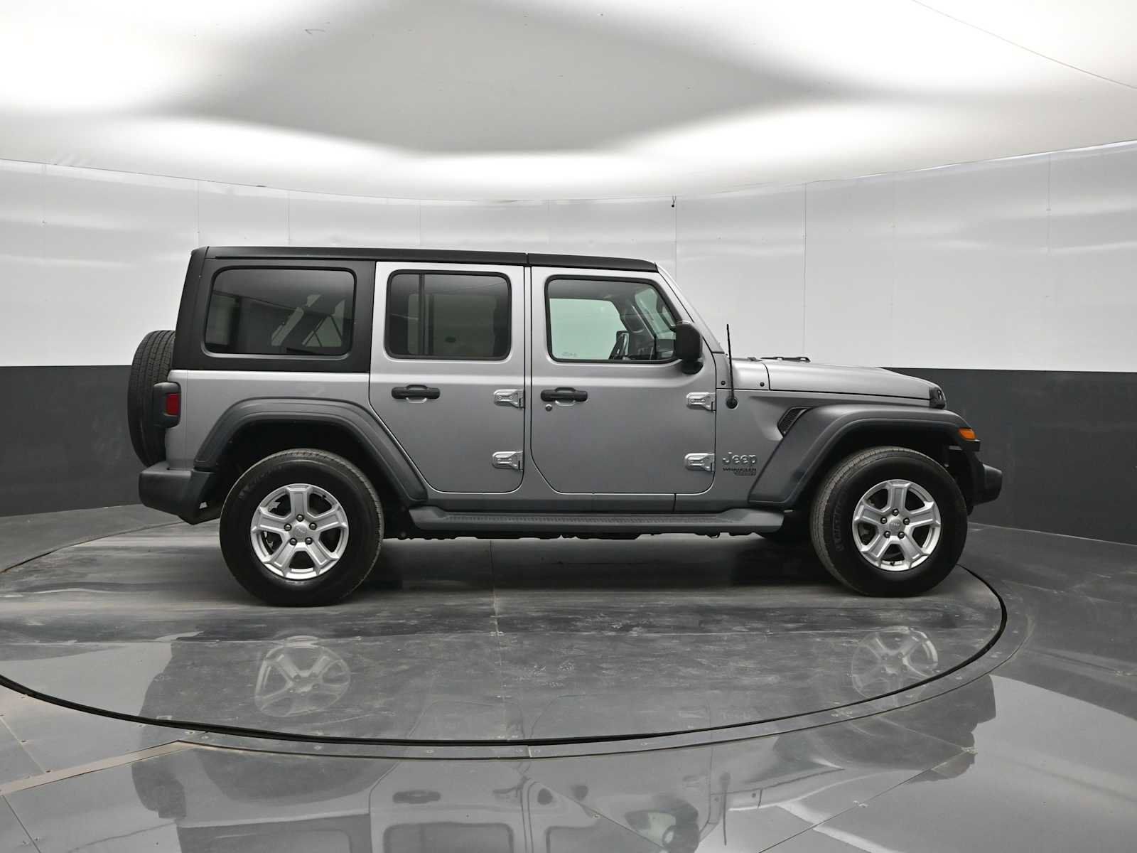 Used 2018 Jeep Wrangler Unlimited Sport S AWD/4WD image 9
