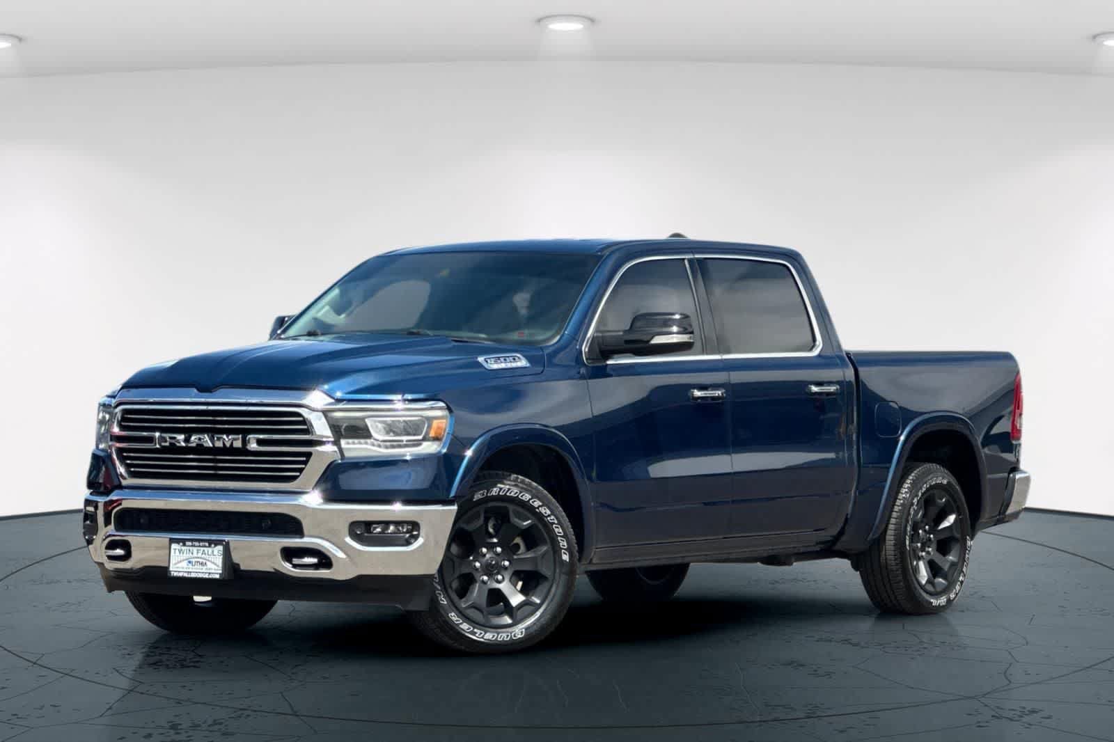 Used 2022 RAM 1500 Laramie AWD/4WD image 1