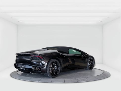 Used 2017 Lamborghini Huracan LP 580-2 RWD image 5