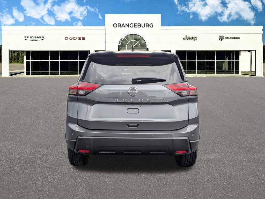 Used 2024 Nissan Rogue S FWD image 7