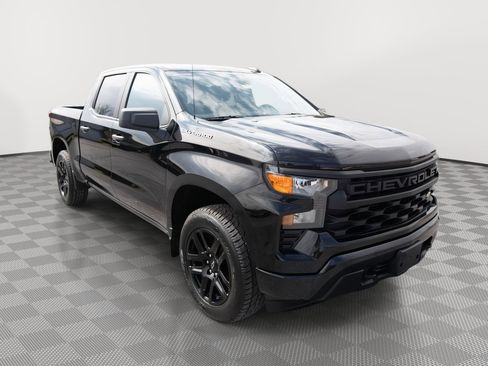 Used 2023 Chevrolet Silverado 1500 Custom image 3