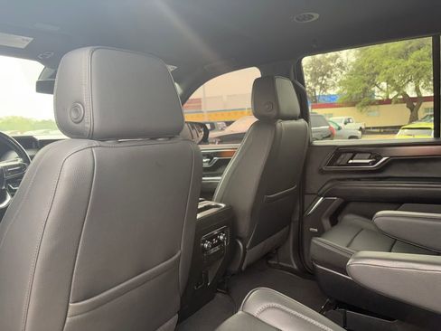 Used 2025 GMC Yukon Denali AWD/4WD image 27