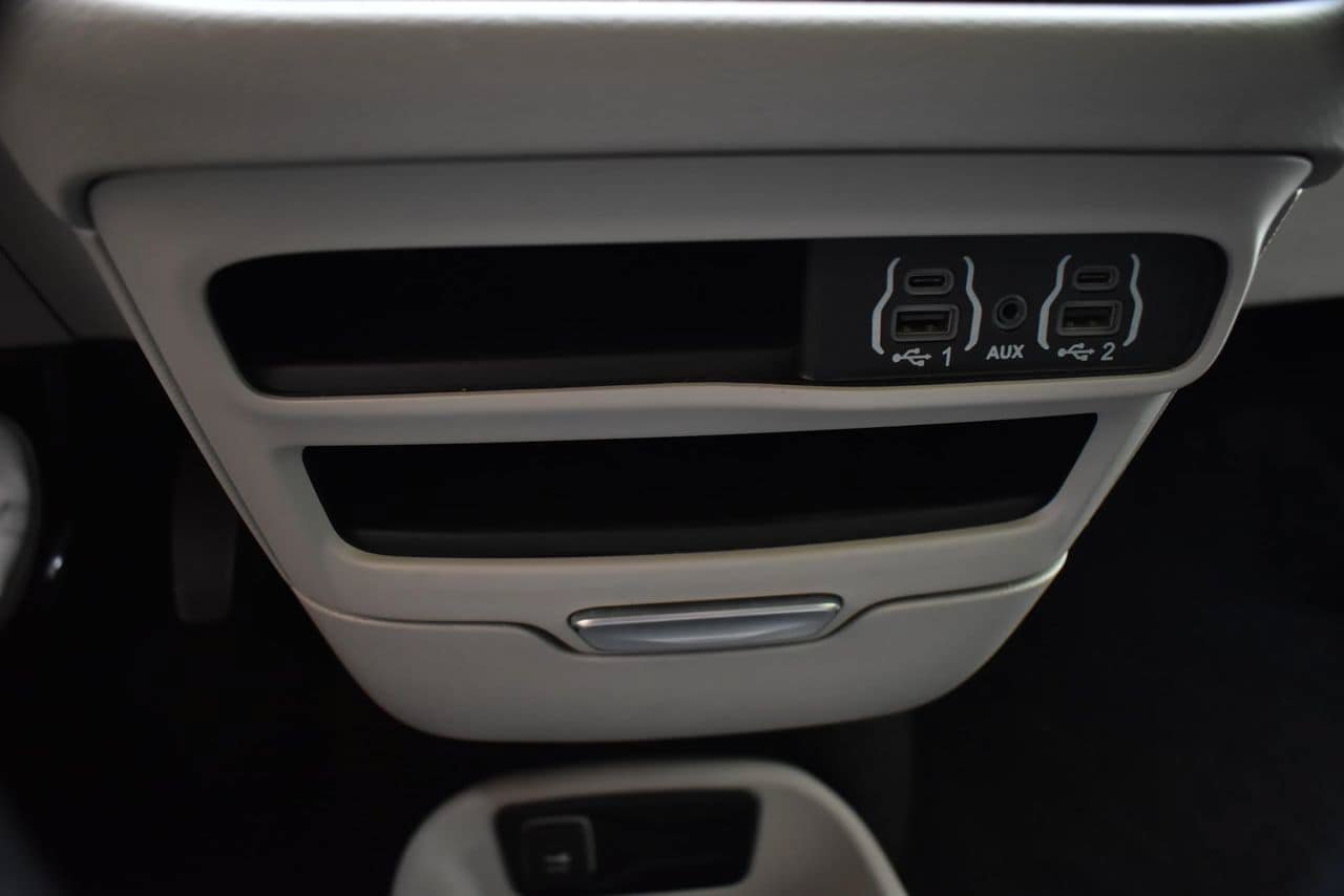 Used 2024 Chrysler Pacifica Touring-L FWD image 31