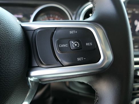 Used 2022 Jeep Wrangler Unlimited Sahara AWD/4WD image 15