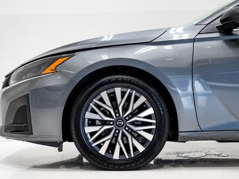 Used 2024 Nissan Altima 2.5 SV FWD image 27