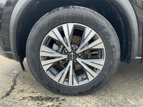 Used 2023 Nissan Rogue SV image 24