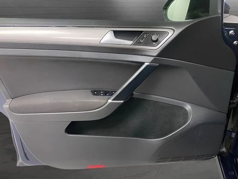 Used 2016 Volkswagen e-Golf SE w/ DC Fast Charging Package FWD image 10