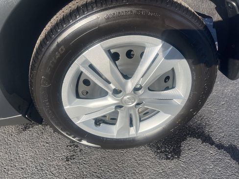 Certified 2025 Nissan Kicks Play S image 31