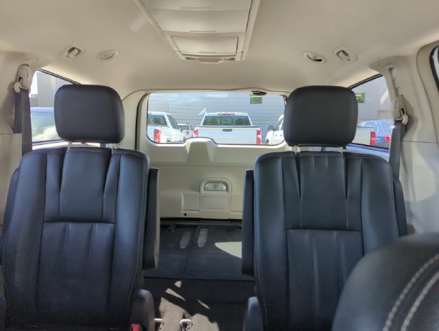 Used 2016 Chrysler Town & Country Touring w/ Driver Convenience Group FWD image 51