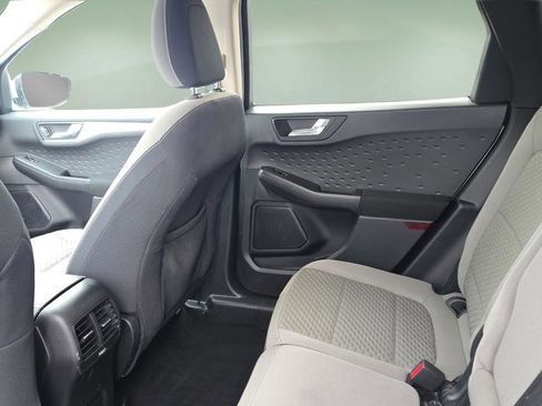 Used 2020 Ford Escape SE image 15