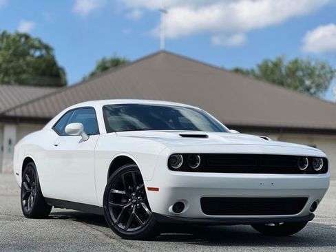 Used 2019 Dodge Challenger SXT w/ Blacktop Package RWD image 3