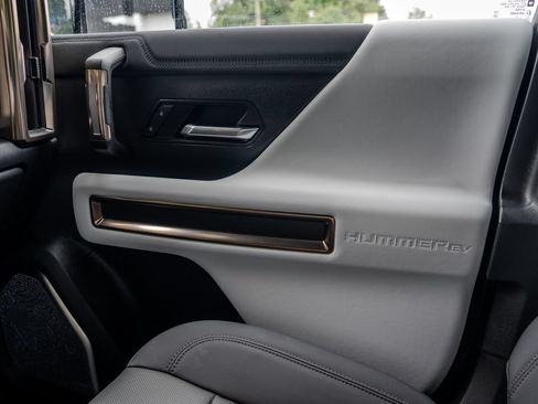 Used 2025 GMC Hummer EV 3X AWD/4WD image 13
