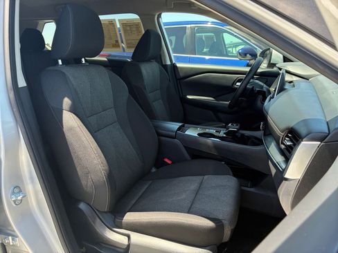 Used 2025 Nissan Rogue SV FWD image 38