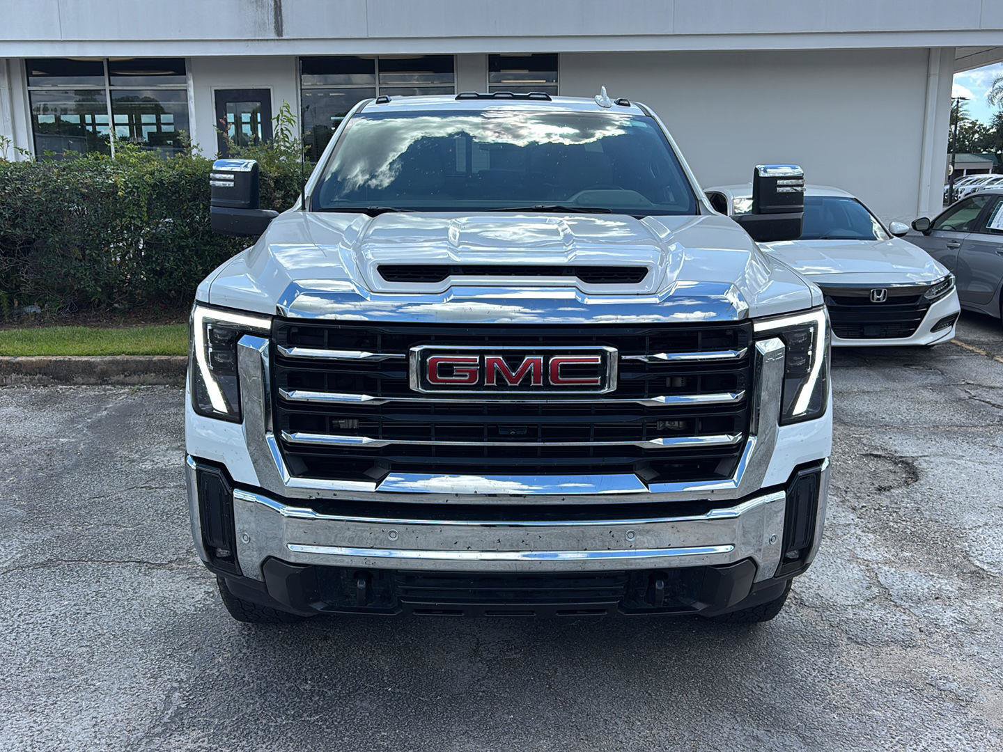Used 2025 GMC Sierra 2500 SLT w/ SLT Premium Package AWD/4WD image 2